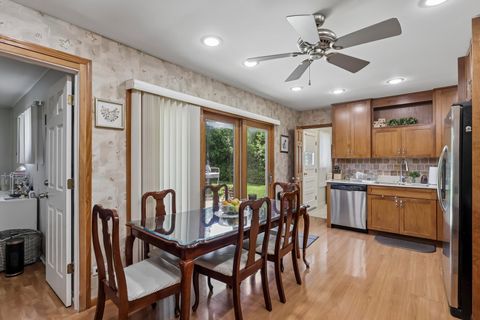 Tiny photo for 1450 Jefferson Road, Hoffman Estates, IL 60169 (MLS # 12657134)