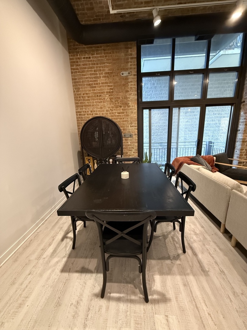 222 S Racine Avenue 207