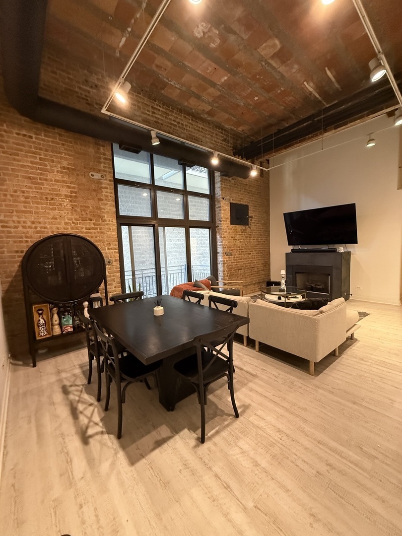 222 S Racine Avenue 207