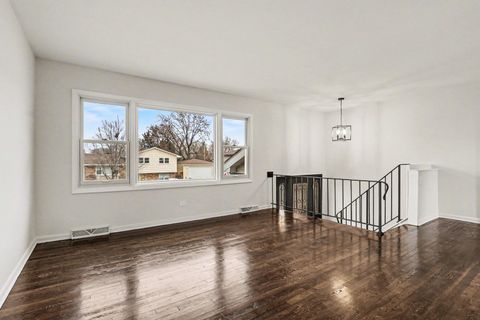 Tiny photo for 6607 163rd Place, Tinley Park, IL 60477 (MLS # 12583165)