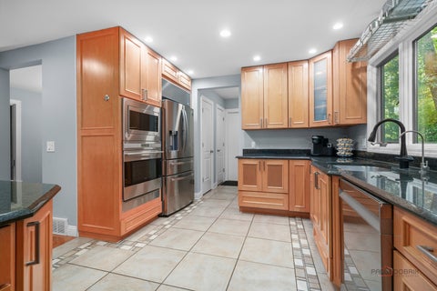 Tiny photo for 26792 W LAKEVIEW Drive S, Lake Barrington, IL 60084 (MLS # 12779190)