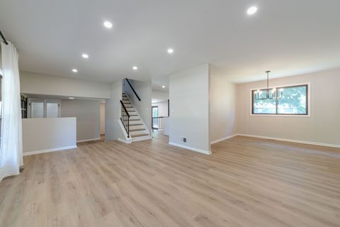 Tiny photo for 1209 Garfield Avenue, Libertyville, IL 60048 (MLS # 12477849)