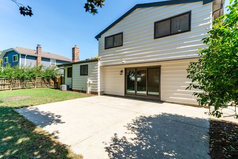 Tiny photo for 1209 Garfield Avenue, Libertyville, IL 60048 (MLS # 12477849)