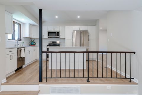 Tiny photo for 1209 Garfield Avenue, Libertyville, IL 60048 (MLS # 12477849)
