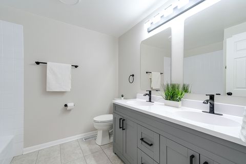 Tiny photo for 1209 Garfield Avenue, Libertyville, IL 60048 (MLS # 12477849)