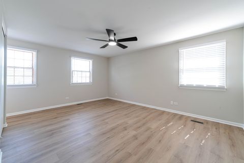 Tiny photo for 1209 Garfield Avenue, Libertyville, IL 60048 (MLS # 12477849)