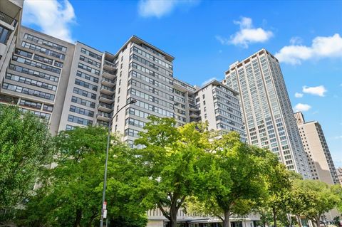 Photo of 3440 N Lake Shore Drive #10B, Chicago, IL 60657 (MLS # 12472482)