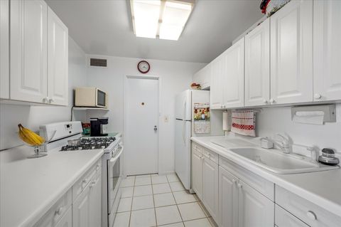 Tiny photo for 3440 N Lake Shore Drive #10B, Chicago, IL 60657 (MLS # 12472482)