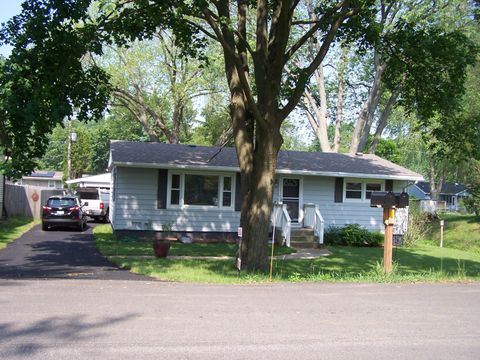 1711 Beach Road McHenry IL 60050