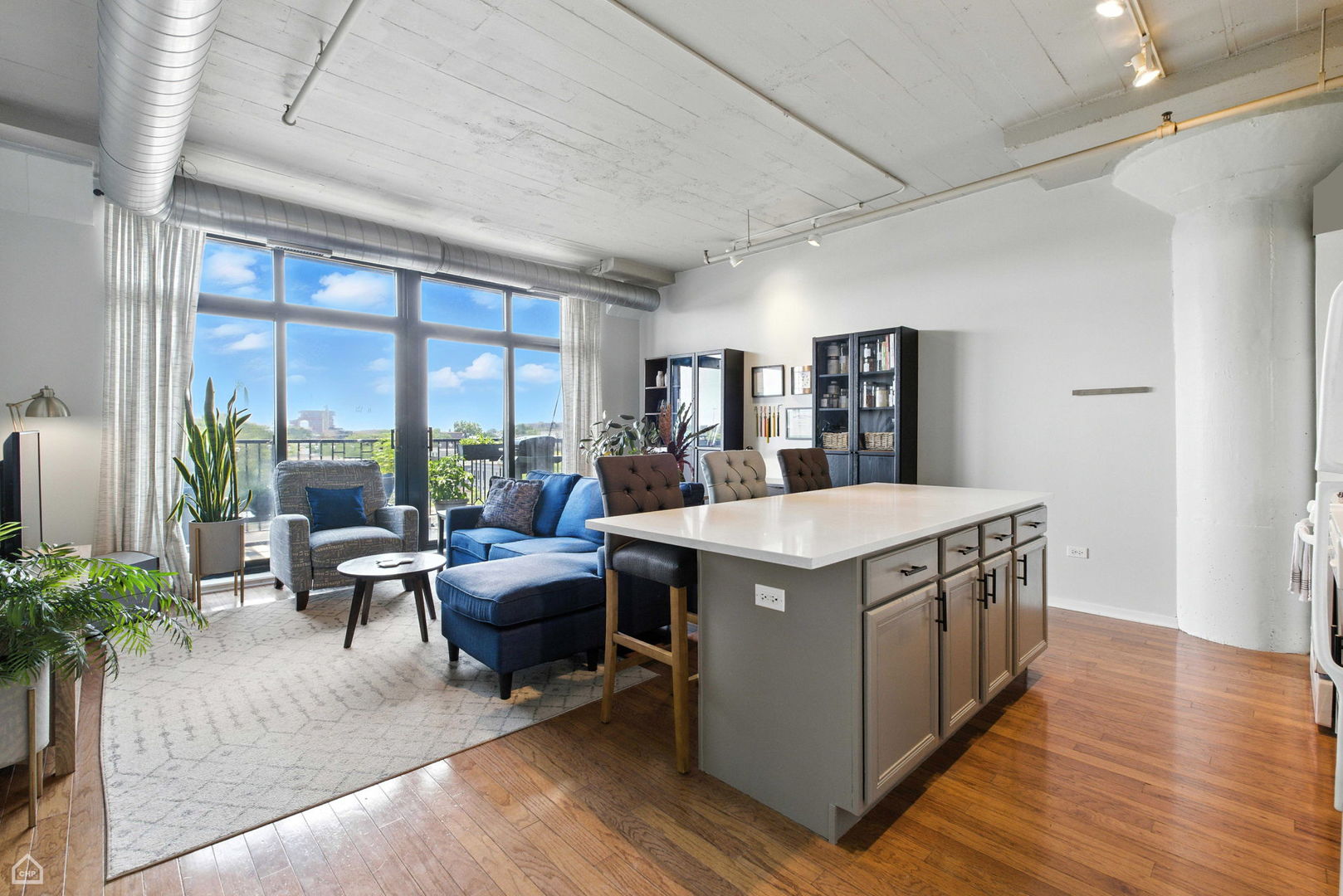 1524 S SANGAMON Street 414-S