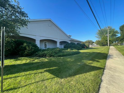 Photo of 1001 E Chicago Avenue #111, Naperville, IL 60540 (MLS # 12099596) Photo of 1001 E Chicago Avenue #111, Naperville, IL 60540 (MLS # 12099596)