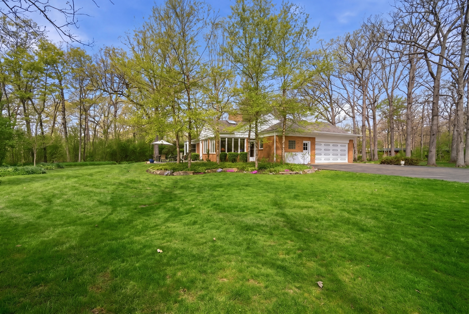880 Hiawatha Lane