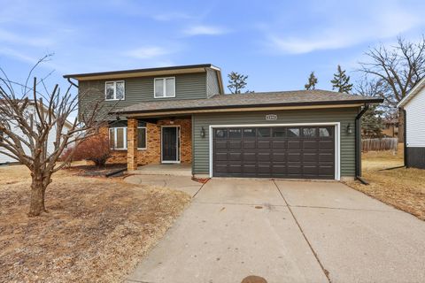 Photo of 2250 W Columbia Avenue, Davenport, IA 52804 (MLS # 12578666)