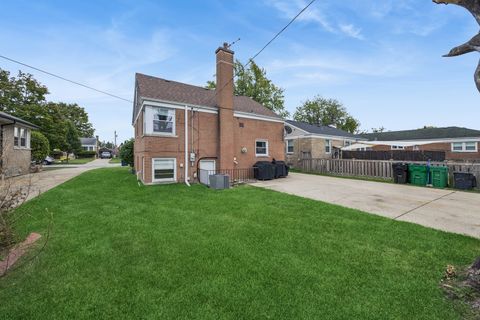 Tiny photo for 1908 BELLEVIEW Avenue, Westchester, IL 60154 (MLS # 12492118)