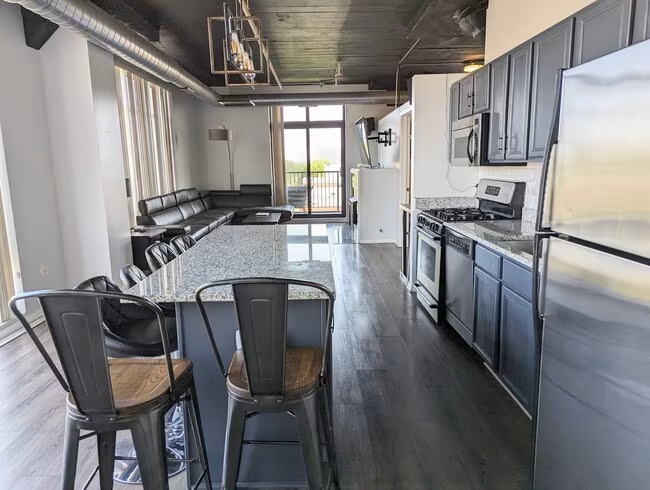1524 S Sangamon Street 401