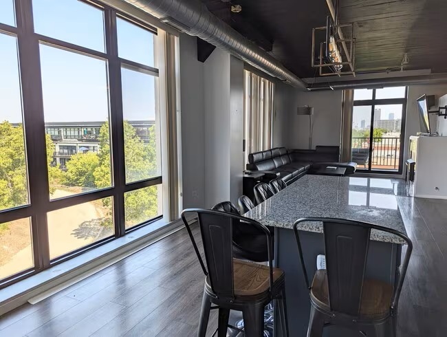 1524 S Sangamon Street 401