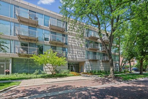 Photo of 705 11th Street #316, Wilmette, IL 60091 (MLS # 12662880)