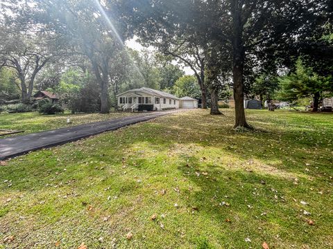 Photo of 27692 N OAK Street, Island Lake, IL 60042 (MLS # 12550916)