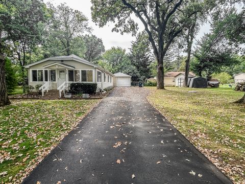 Tiny photo for 27692 N OAK Street, Island Lake, IL 60042 (MLS # 12550916)