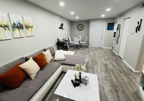 Tiny photo for 1930 Kenilworth Circle #E, Hoffman Estates, IL 60169 (MLS # 12527533)