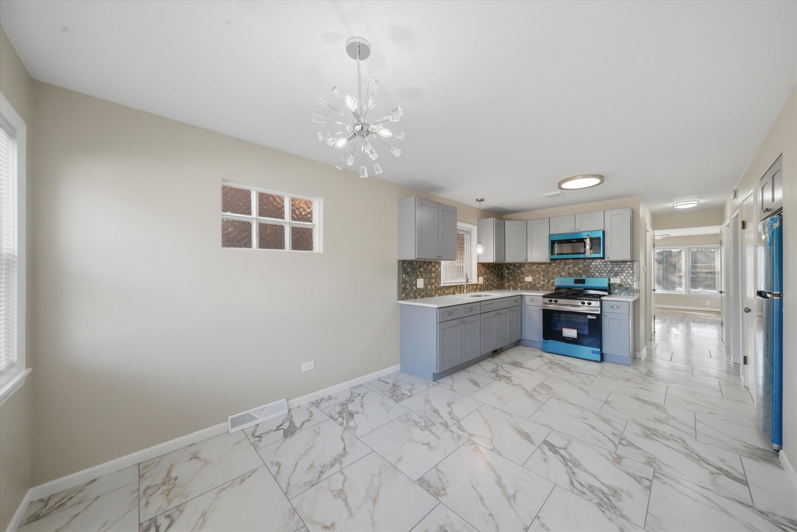 8121 S Commercial Avenue