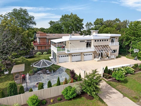 Tiny photo for 8650 W Davis Street, Des Plaines, IL 60016 (MLS # 12740456)