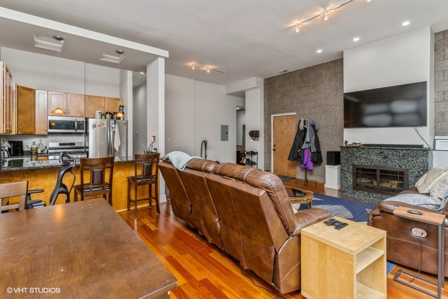 902 N ELSTON Avenue 101