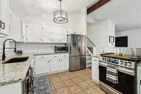 Tiny photo for 710 Greenbriar Lane, Lindenhurst, IL 60046 (MLS # 12437518)