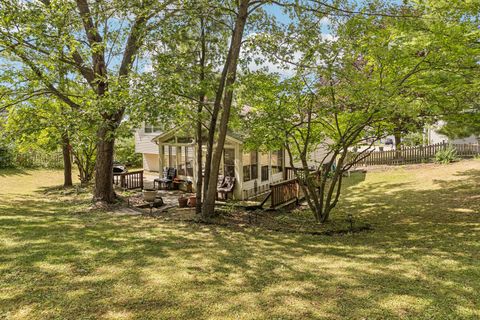 Tiny photo for 710 Greenbriar Lane, Lindenhurst, IL 60046 (MLS # 12437518)