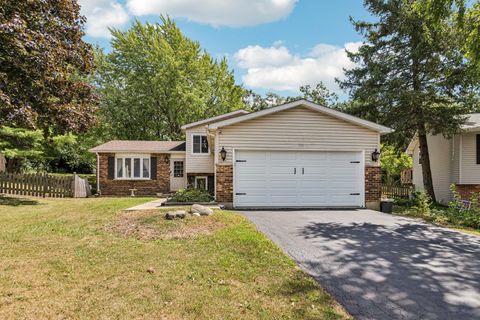 Tiny photo for 710 Greenbriar Lane, Lindenhurst, IL 60046 (MLS # 12437518)