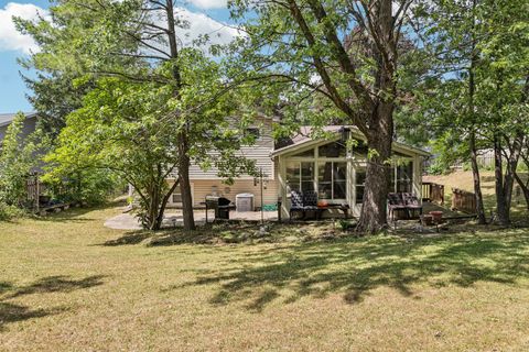 Tiny photo for 710 Greenbriar Lane, Lindenhurst, IL 60046 (MLS # 12437518)