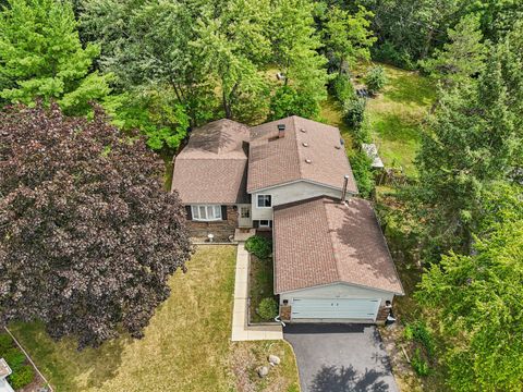 Tiny photo for 710 Greenbriar Lane, Lindenhurst, IL 60046 (MLS # 12437518)