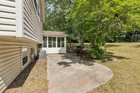 Tiny photo for 710 Greenbriar Lane, Lindenhurst, IL 60046 (MLS # 12437518)