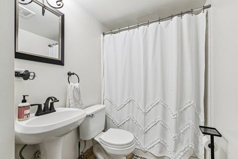 Tiny photo for 710 Greenbriar Lane, Lindenhurst, IL 60046 (MLS # 12437518)
