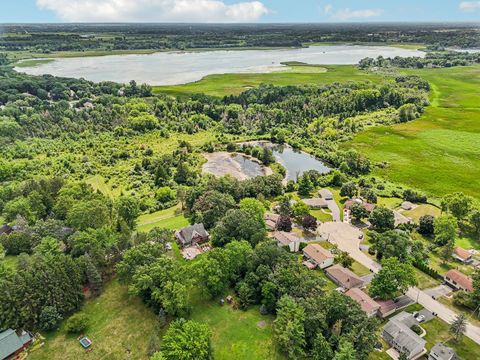 Tiny photo for 710 Greenbriar Lane, Lindenhurst, IL 60046 (MLS # 12437518)