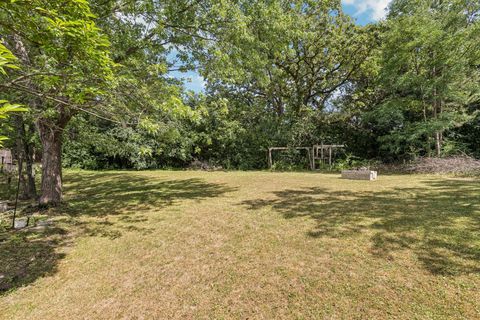 Tiny photo for 710 Greenbriar Lane, Lindenhurst, IL 60046 (MLS # 12437518)