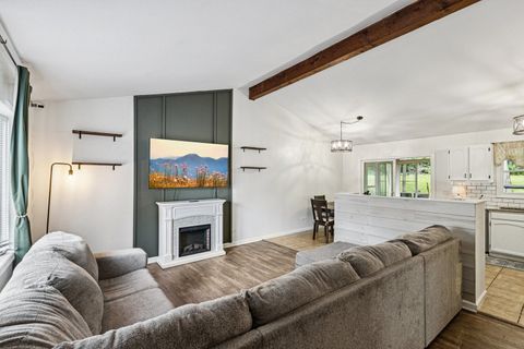 Tiny photo for 710 Greenbriar Lane, Lindenhurst, IL 60046 (MLS # 12437518)