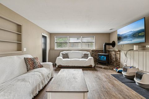 Tiny photo for 710 Greenbriar Lane, Lindenhurst, IL 60046 (MLS # 12437518)