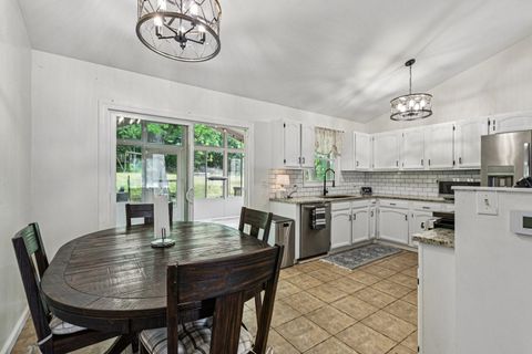 Tiny photo for 710 Greenbriar Lane, Lindenhurst, IL 60046 (MLS # 12437518)