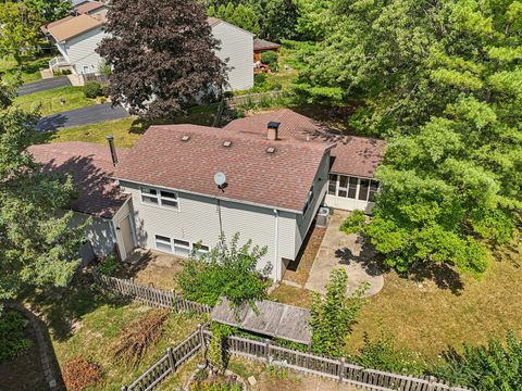 Tiny photo for 710 Greenbriar Lane, Lindenhurst, IL 60046 (MLS # 12437518)