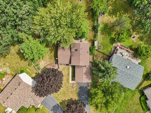 Tiny photo for 710 Greenbriar Lane, Lindenhurst, IL 60046 (MLS # 12437518)