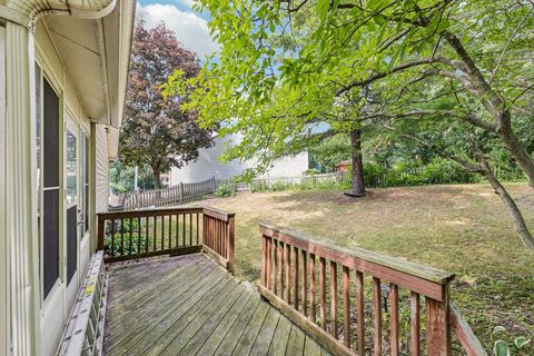 Tiny photo for 710 Greenbriar Lane, Lindenhurst, IL 60046 (MLS # 12437518)