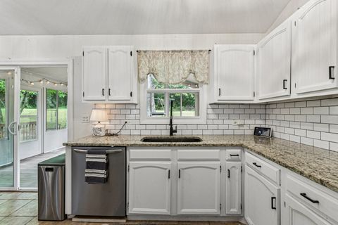 Tiny photo for 710 Greenbriar Lane, Lindenhurst, IL 60046 (MLS # 12437518)