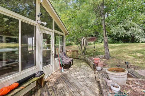 Tiny photo for 710 Greenbriar Lane, Lindenhurst, IL 60046 (MLS # 12437518)