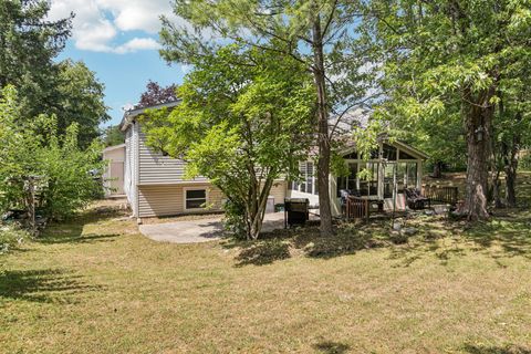 Tiny photo for 710 Greenbriar Lane, Lindenhurst, IL 60046 (MLS # 12437518)
