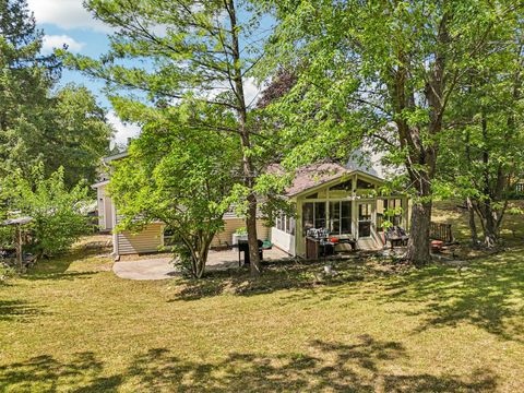 Tiny photo for 710 Greenbriar Lane, Lindenhurst, IL 60046 (MLS # 12437518)
