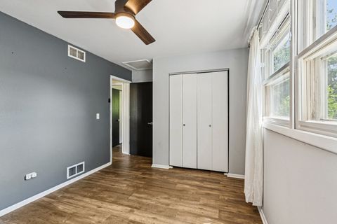 Tiny photo for 710 Greenbriar Lane, Lindenhurst, IL 60046 (MLS # 12437518)