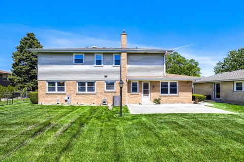 Tiny photo for 1111 W Ash Drive, Mount Prospect, IL 60056 (MLS # 12640472)