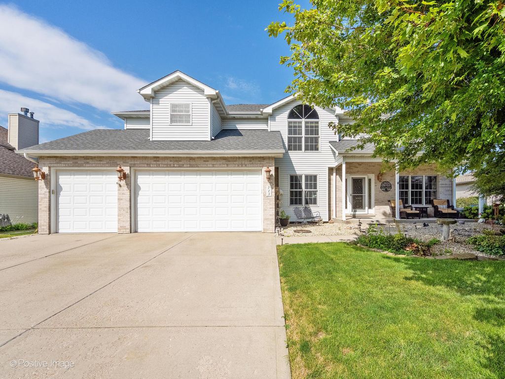 Photo for 713 Joanne Drive, Minooka, IL 60447 (MLS # 12457784)