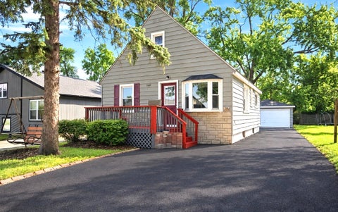 Photo of 1621 ROUND LAKE Drive, Round Lake Beach, IL 60073 (MLS # 12795448)